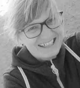 Astrid Hölzer ist Gründungsmitglied der DGBNE und engagiert sich seit vielen Jahren im Bereich Bildung für nachhaltige Entwicklung (BNE).